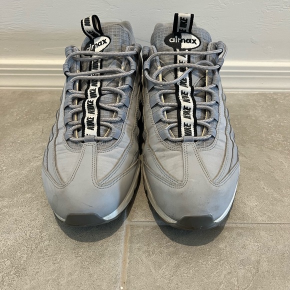 Nike Air Max 95 SE Wolf Grey, Size 11 Men’s - Picture 4 of 4